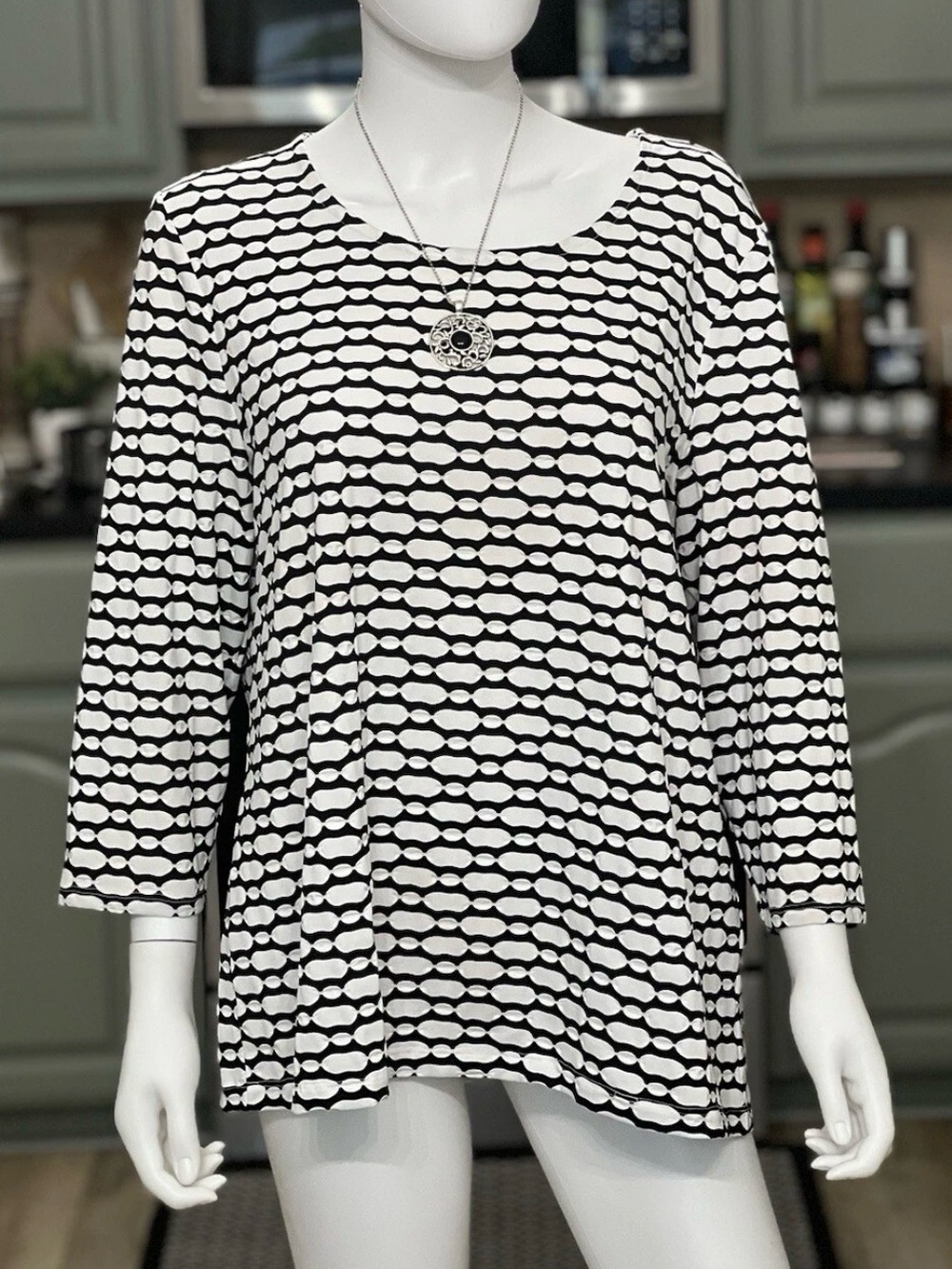 𝘾𝙝𝙞𝙘𝙤'𝙨 Size 2 Black White Geometric 3/4 Sleeve Stretch Tunic Top